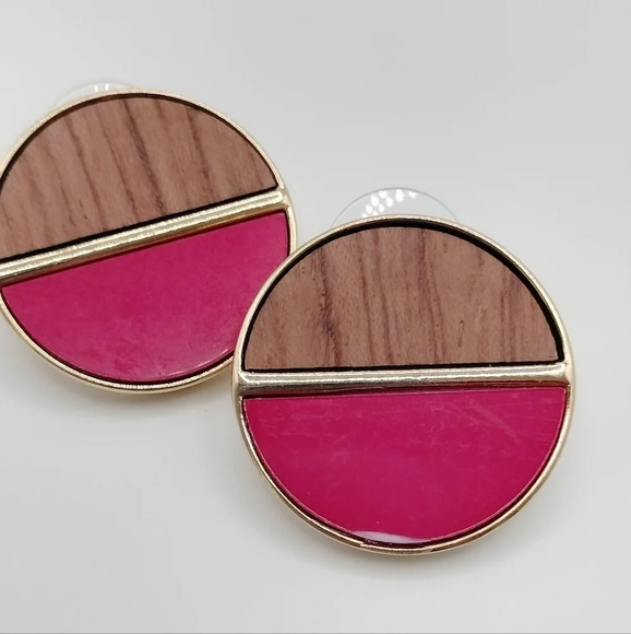 Round Enamel Hot Pink and wood Boho Vibe Fashion Circle Post Earrings - Picture 1 of 4